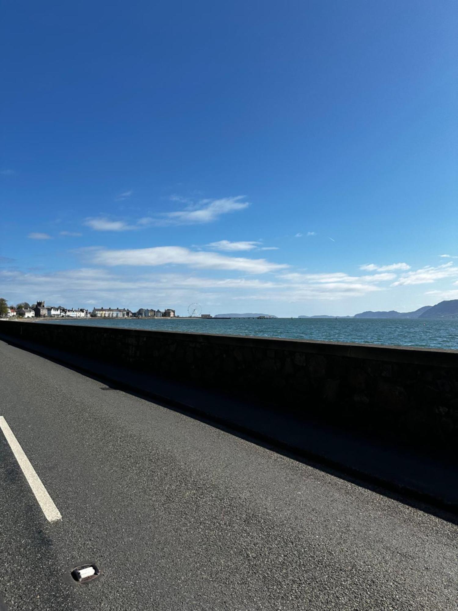 Ty Hapus Central Beaumaris Exterior foto